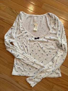 Aeropostale White blue floral waffle  Long-Sleeve Tee XL